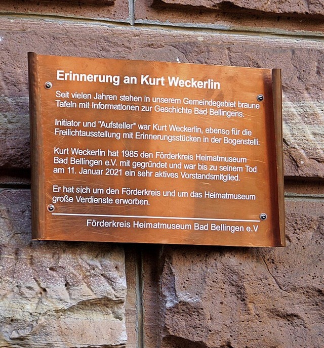 Die neue Gedenktafel zu Ehren Kurt Weckerlins   | Foto: Silke Hartenstein