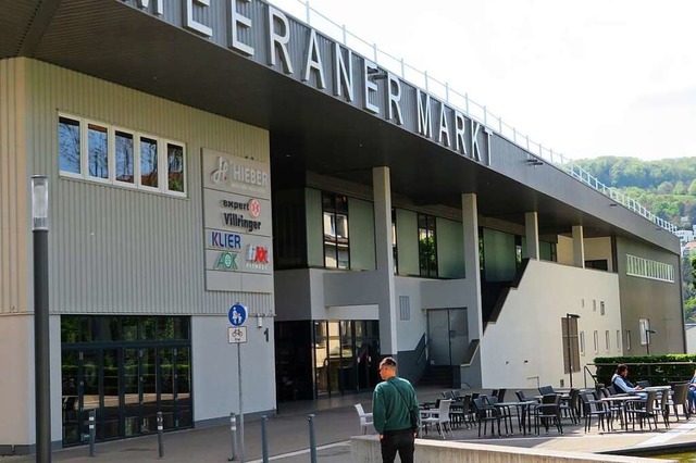 Die neue Schule im Obergeschoss des Me...e Treppe rechts am Gebude erreichbar.  | Foto: Peter Gerigk