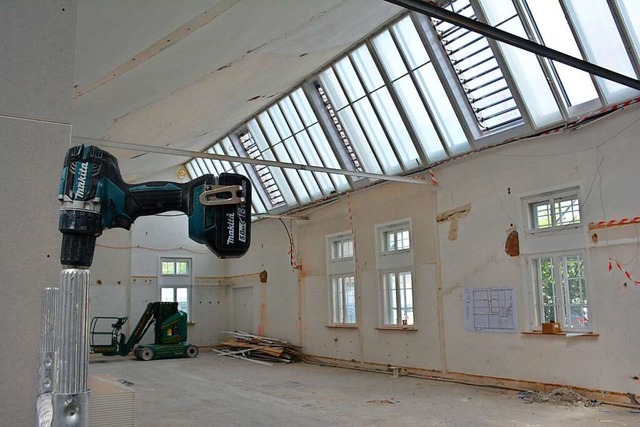 In der Sdhalle des Schwarzenbachareal...u der Gewerbeeinheiten auf Hochtouren.  | Foto: Hannes Lauber