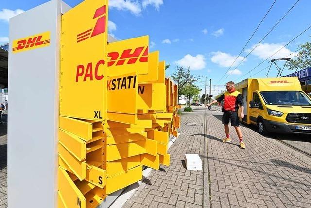 DHL stellt in Freiburg Paketstationen an Bus- und Tramhaltestellen auf