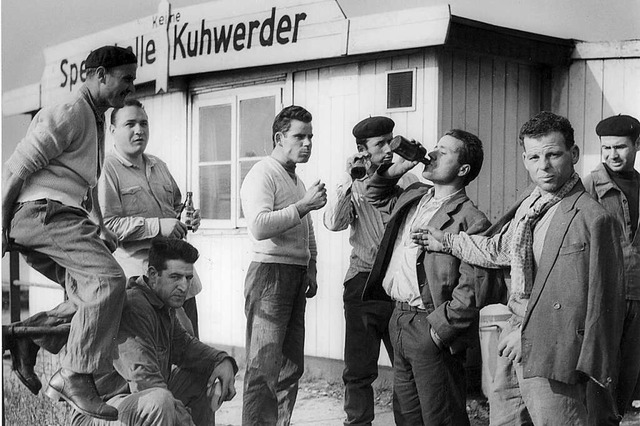 Tausende Gastarbeiter beispielsweise a...in den 1960er Jahren nach Deutschland.  | Foto: A0163 Gerd Herold