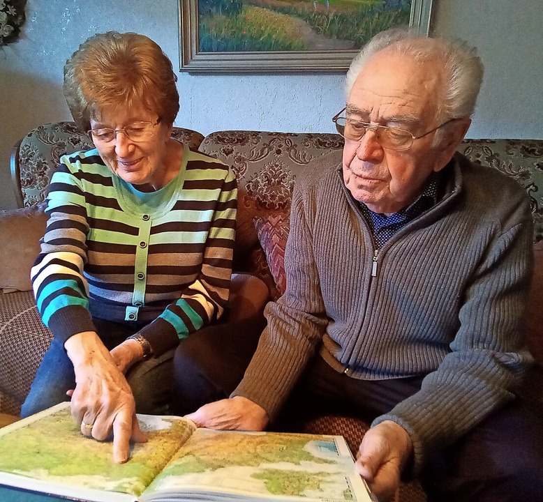 Kurt Bernion und seine Frau Inge erzh...hren Erlebnissen im Zweiten Weltkrieg.  | Foto: privat