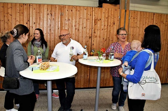 In kleinen Kreisen wurden elementare Dinge besprochen.  | Foto: Werner Schnabl