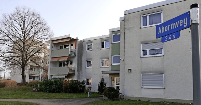 Das Gebude Ahornweg 2 wird aufgestock..., die Parkplatzsituation zu entlasten.  | Foto: Hans-Peter Mller