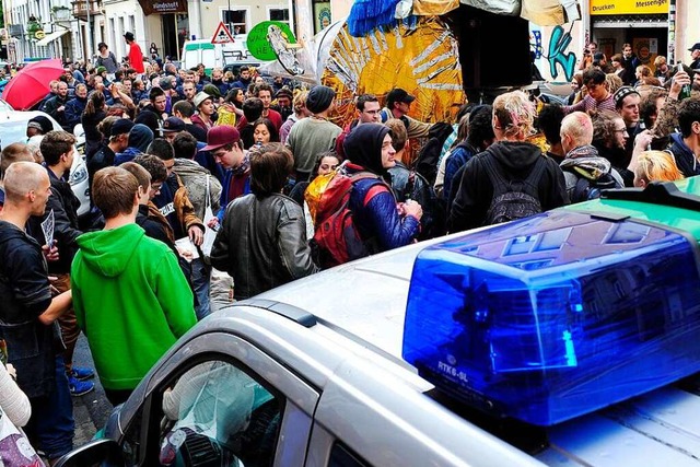 Party mit Polizeibegleitung: 1. Mai im Sedanviertel.  | Foto: Thomas Kunz