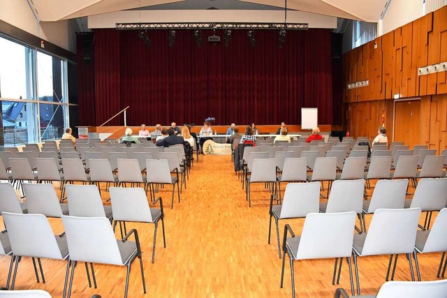 Die leeren Stuhlreihen zeigen deutlich...hm an der Jahreshauptversammlung teil.  | Foto: Thomas Biniossek