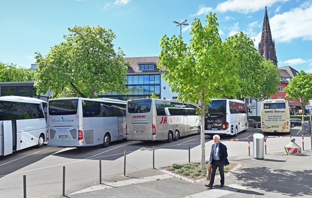 Fr Busse ist es ein Parkplatz, fr Me...unwirtlicher Ort. Kann man das ndern?  | Foto: Michael Bamberger