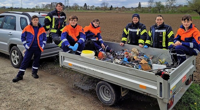 Mitglieder der  Jugendfeuerwehr aus Ki...inkel haben bei der Aktion angepackt.   | Foto: Stadt Lahr