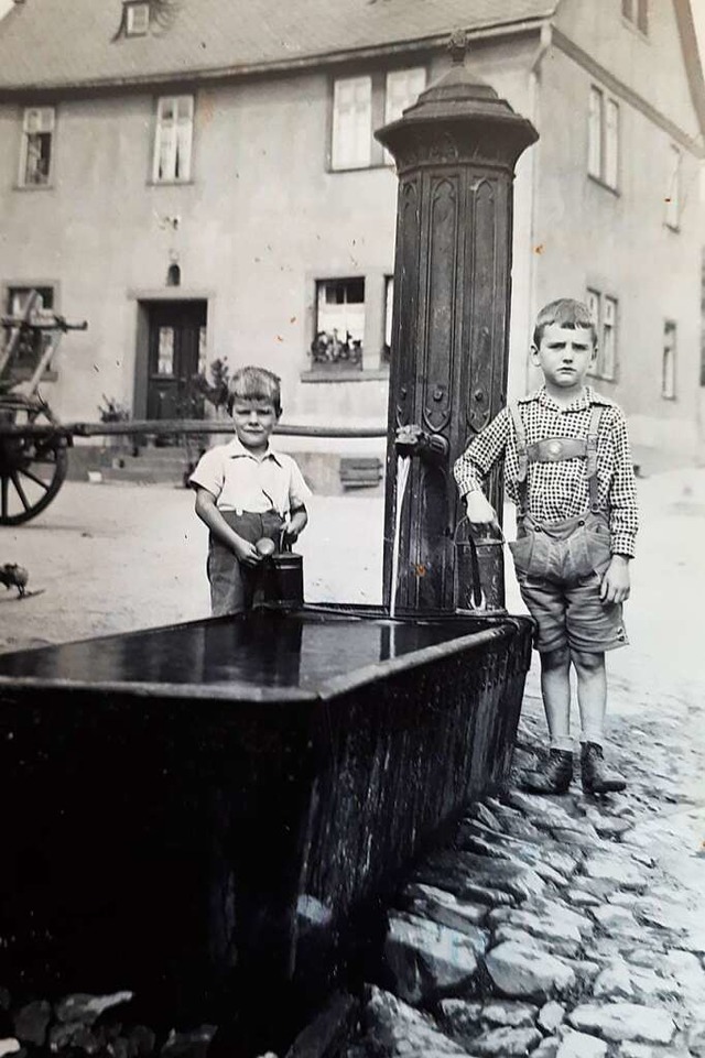Karl Walderbach (links) als kleiner Junge im Jahr 1939, kurz vor Kriegsbeginn  | Foto: Petra Walderbach