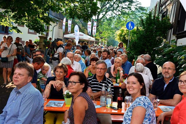 Der Dorfhock im Juli (hier ein Bild von 2017) soll endlich wieder stattfinden.  | Foto: Heinz u. Monika Vollmar