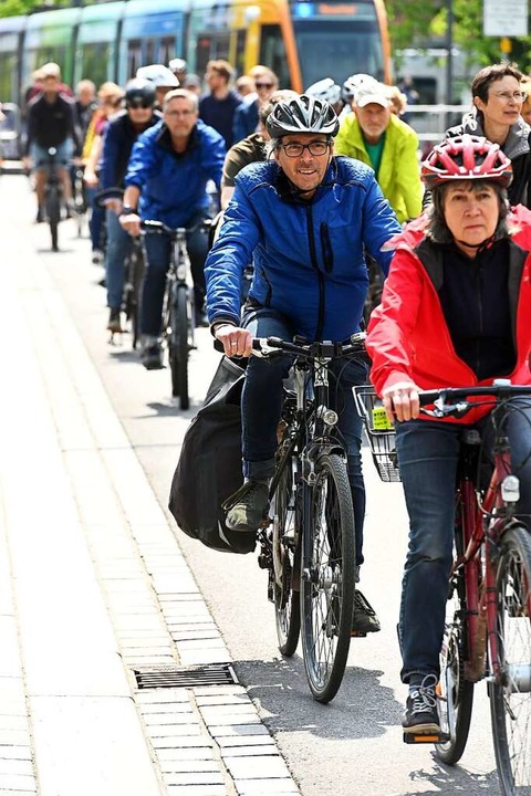 Fahrraddemo von Greenpeace fr Frieden und gegen Abhngigkeit von l  | Foto: Thomas Kunz