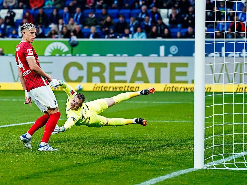 Doch kurz nach Wiederanpfiff erhht Stiller auf 2:1, Flekken ist machtlos.