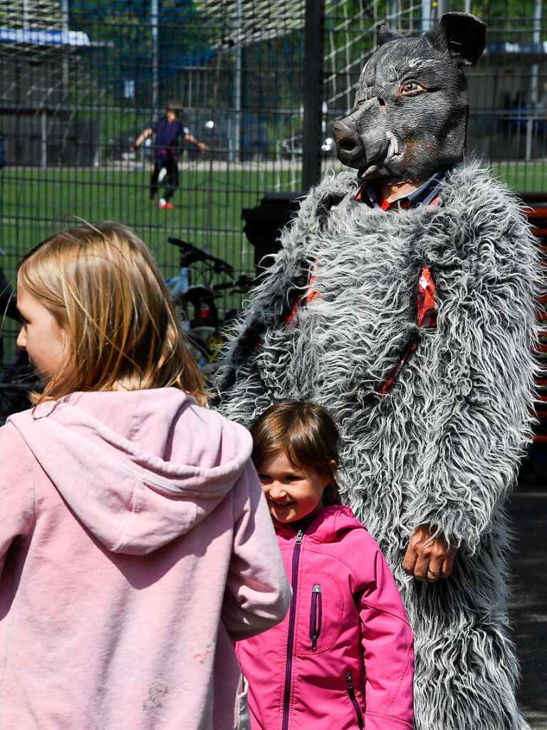 Das Wildschwein wurde beim Kinderlauf durch den Eichwald gejagt.