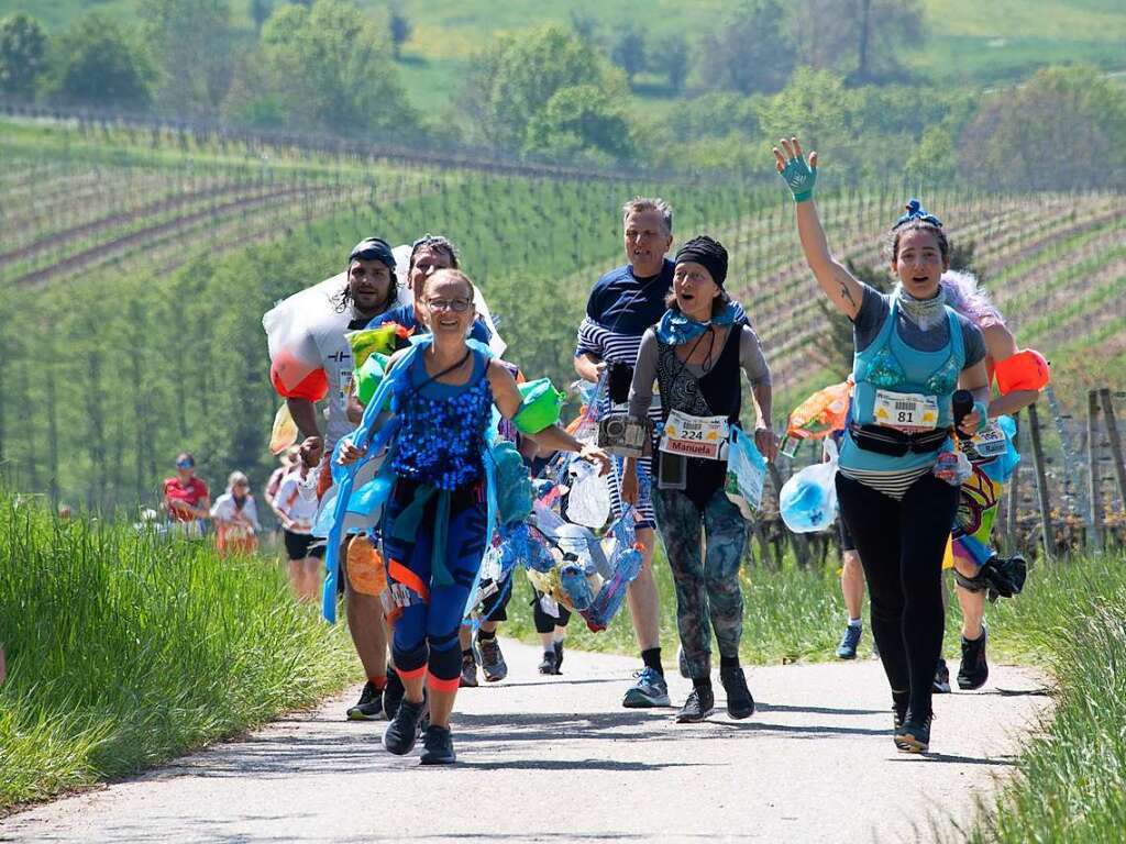 Sie hatten die kreativsten Motive: eine Gruppe aus dem Raum Nrnberg, die den Plastikmll in den Meeren persiflierte.