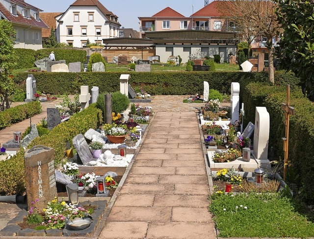 Der Friedhof in Ringsheim: Bestattunge...chluss des Gemeinderats etwas teurer.   | Foto: Klaus Fischer