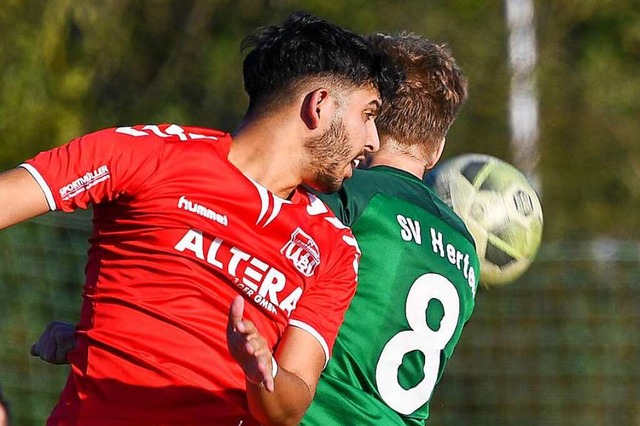 Rettung fast abgeschrieben: der FVLB u...El-Ghazi (links, gegen Lucas Eschbach)  | Foto: Gerd Grndl