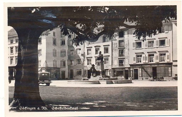 Der Mnsterplatz um 1940, dort wurden ...s Deutschen Volkes&#8220; abgebrochen.  | Foto: Irene Krau