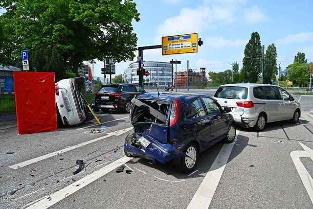 Polizei sucht weiter nach Ursache f�r t�dlichen Unfall auf der B31 in Freiburg