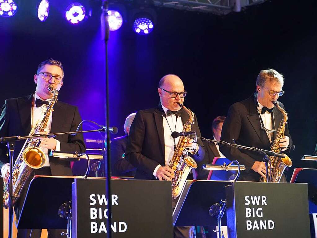 Eine grandiose Vorstellung lieferten die SWR Big Band mit Snger Giovanni Costello und ihrem Programm 