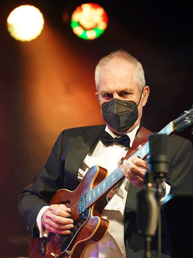 Gitarrist mit Maske: Klaus-Peter Schpfer