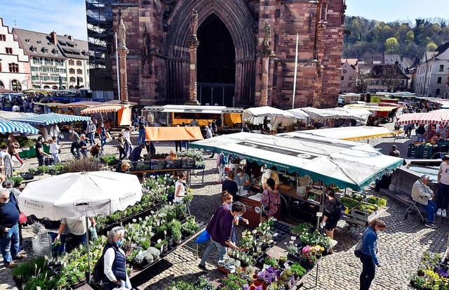 Blick auf den Mnstermarkt in Freiburg, auf dem Rached C. heute arbeitet.  | Foto: Thomas Kunz