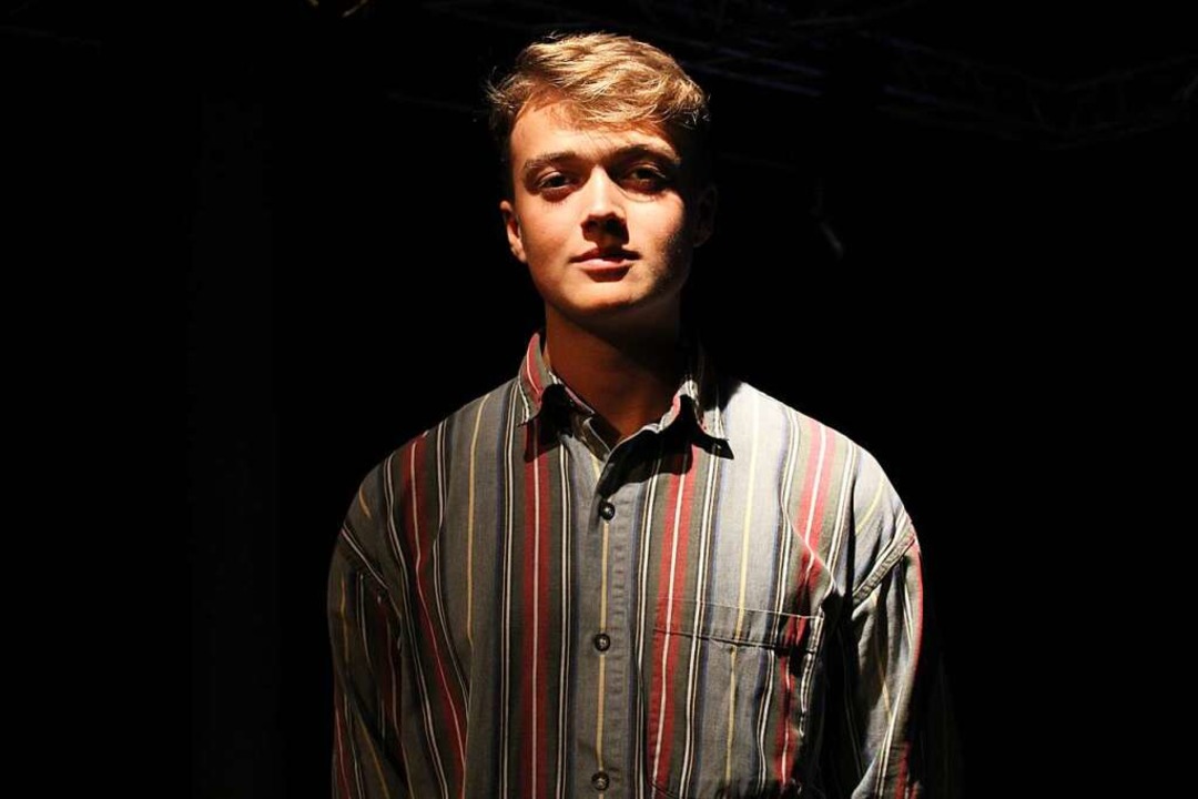 Luis Roether ist der Teufel im Stck &#8222;I need some space&#8220;.  | Foto: Anna Castro Ksel
