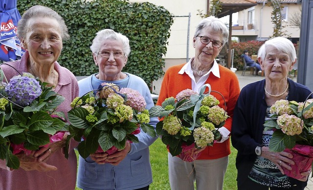 Seit 60 Jahren sind sie im Landfrauenv..., Gisela Schneider und Friedel Brand.   | Foto: Christa Hlter-Hassler