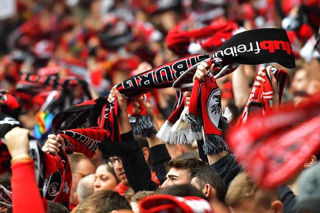 Das Wappen des SC Freiburg wird nicht ...ipzig auf Fan-Artikeln zu finden sein.  | Foto: IMAGO/Blatterspiel