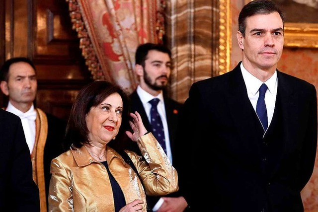 Ministerin Margarita Robles und Regierungschef Pedro Snchez  | Foto: SEBASTIAN MARISCAL (AFP)