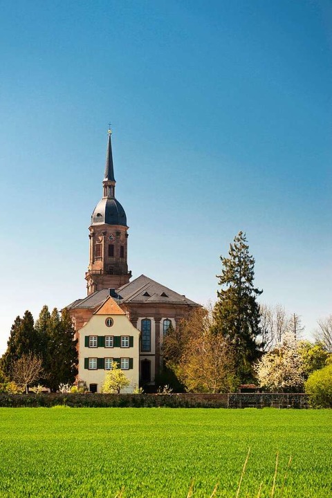 Von der einst riesigen Klosteranlage s... das Pfarrhaus und die alte Prälatur.   | Foto: Daniel Schoenen