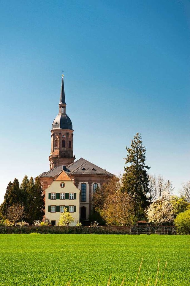 Von der einst riesigen Klosteranlage s... das Pfarrhaus und die alte Prlatur.   | Foto: Daniel Schoenen