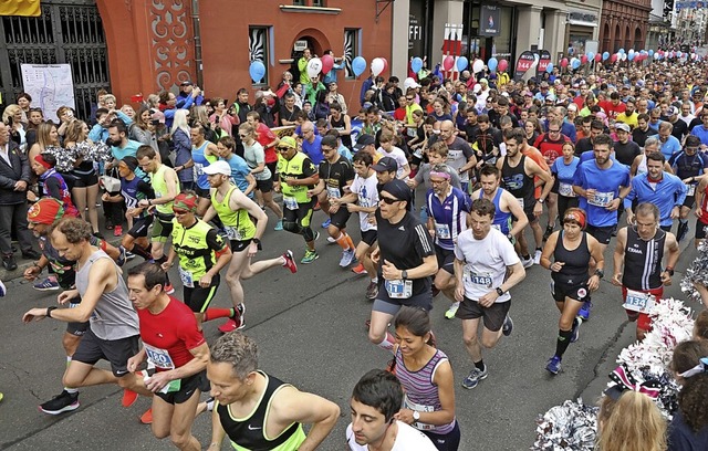 Viele Laufbegeisterte treffen sich beim traditionellen Dreilnderlauf.  | Foto: Verein Dreilnder Lauf