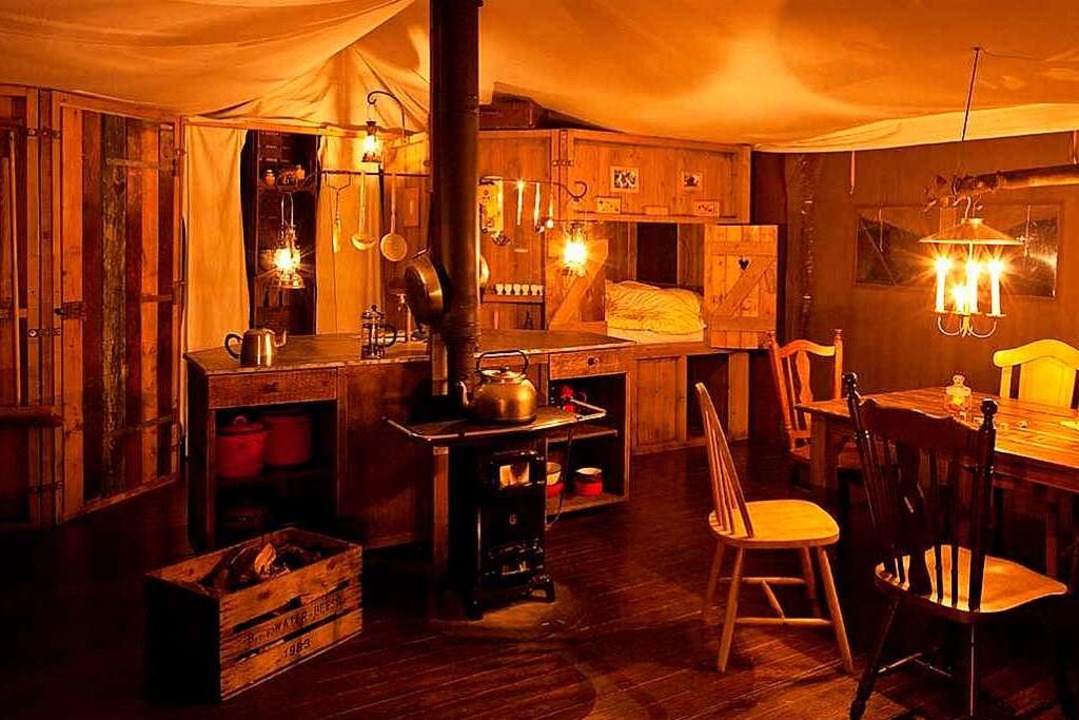 In den stromlosen Zelthütten auf dem Hilserhof können die Gäste entschleunigen.  | Foto: Wiesenbett