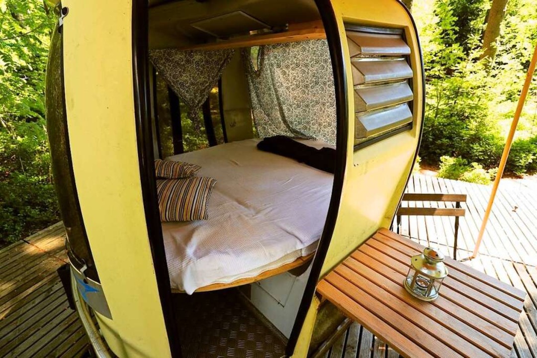 Im Schwarzwald-Camp am Schluchsee können die Gäste auch in Gondeln schlafen.  | Foto: Raphael Kuner