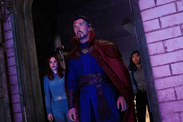 Benedict Cumberbatch als Doctor Strange (Mitte)  | Foto: Marvel Studios (dpa)