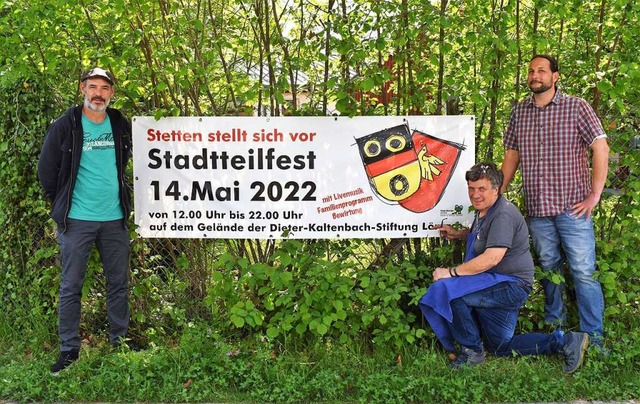 Jan Funke (von links), Frieder Kaltenb...anisieren das Stettener Stadtteilfest.  | Foto: Thomas Loisl Mink