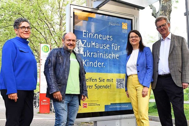 Beim Auftakt der Plakataktion (von lin...zialbrgermeister Ulrich von Kirchbach  | Foto: Rita Eggstein