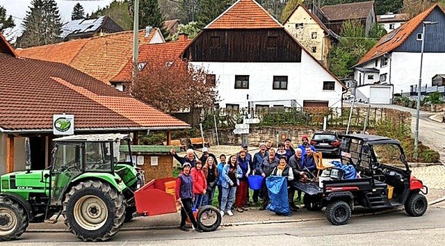 Eine kleine Lastwagenladung voll Mll ...rgebnis der Dorfputzete in Dillendorf.  | Foto: Kristin Dietsche