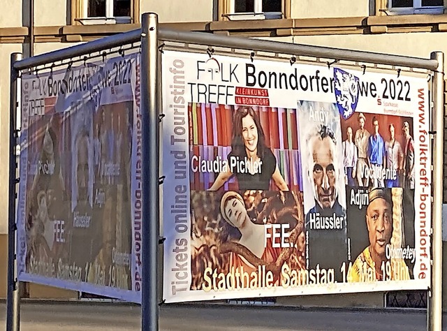 Bunt wird die vierte Verleihung des Bo...ereins vor der Bonndorfer Grundschule.  | Foto: Gudrun Deinzer