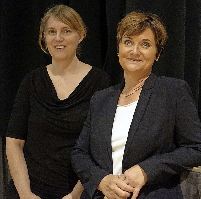 Nicole Aellig-Kurz (rechts) und Katrin...kreis Kunst des Haus Salmegg-Vereins.   | Foto: Roswitha Frey