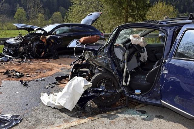 Autofahrerin in Lebensgefahr