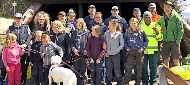 <BZ-FotoAnlauf>Dorfputz Gersbach:</BZ-...d Helfer  bei der Grillhtte gestrkt.  | Foto: Gerd Sutter