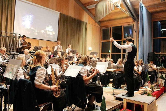 Die  Musikerinnen und Musiker  werden sich bald in Tracht prsentieren.  | Foto: Manuel Hunn