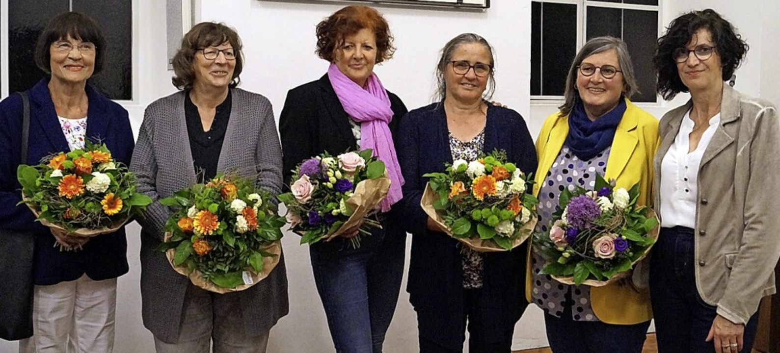 Geehrt wurden bei der Sozialstation Ma...leiterin Jutta Quasnowitz gratulierte.  | Foto: Silke Hartenstein
