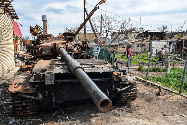 Ein zerstrter russischer Panzer  in Hostomel  | Foto: -