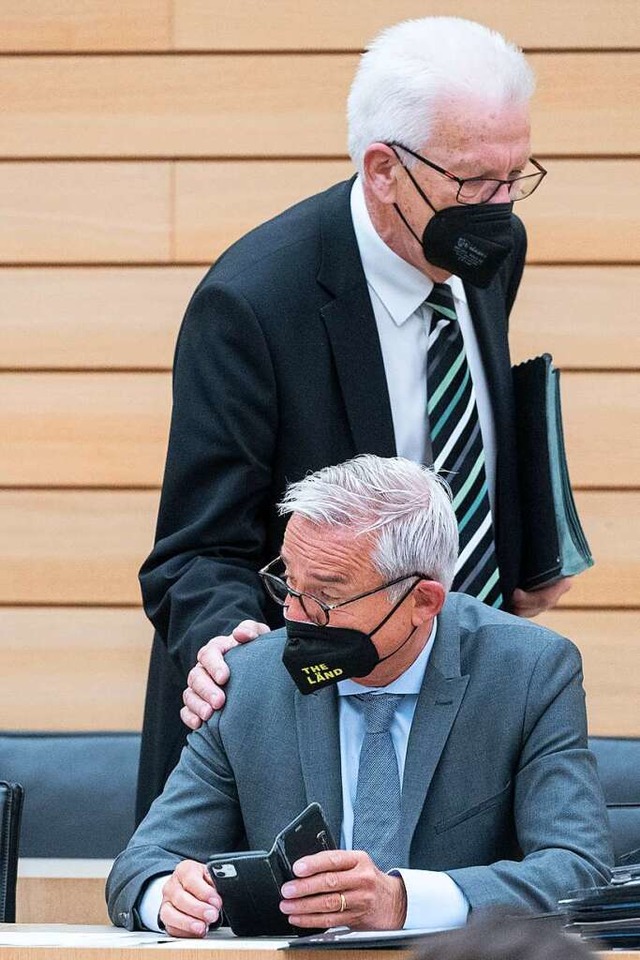 Winfried Kretschmann (hinten) und Thomas Strobl gelten als  Vertraute.  | Foto: Marijan Murat (dpa)