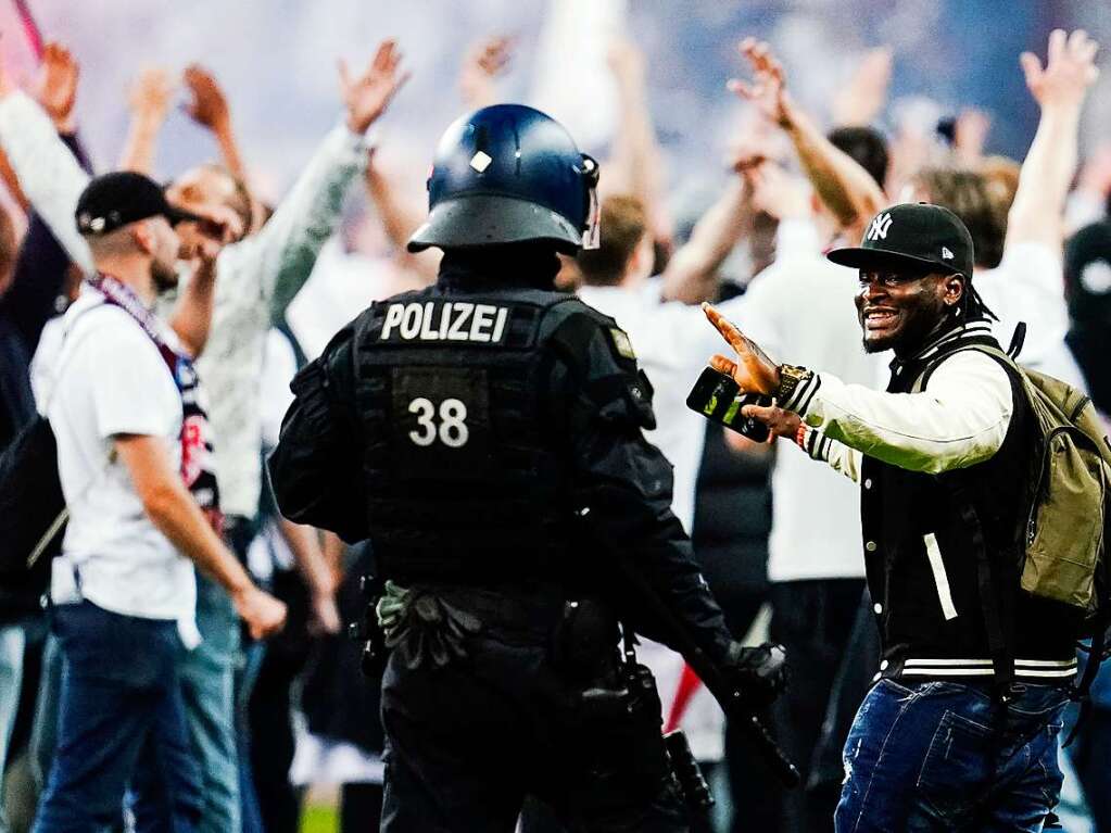 Die Fans von Eintracht Frankfurt feiern den Einzug ins Finale der Europe League.