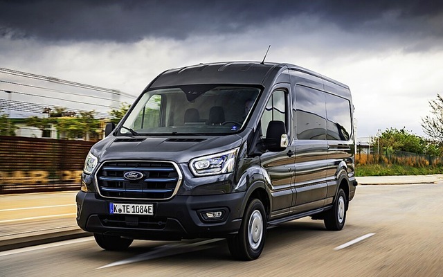 Das bekannte Arbeitstier Ford Transit ...r Ort abgasfrei zu den Kunden bringen.  | Foto: Ford