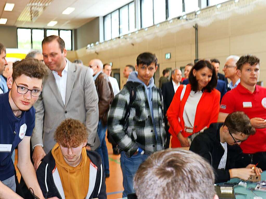 Die HeDu-Messe (von Dunkemotoren und Hectronic) mit 40 Ausstellern zog Schlerinnen und Schler aus der ganzen Region an.