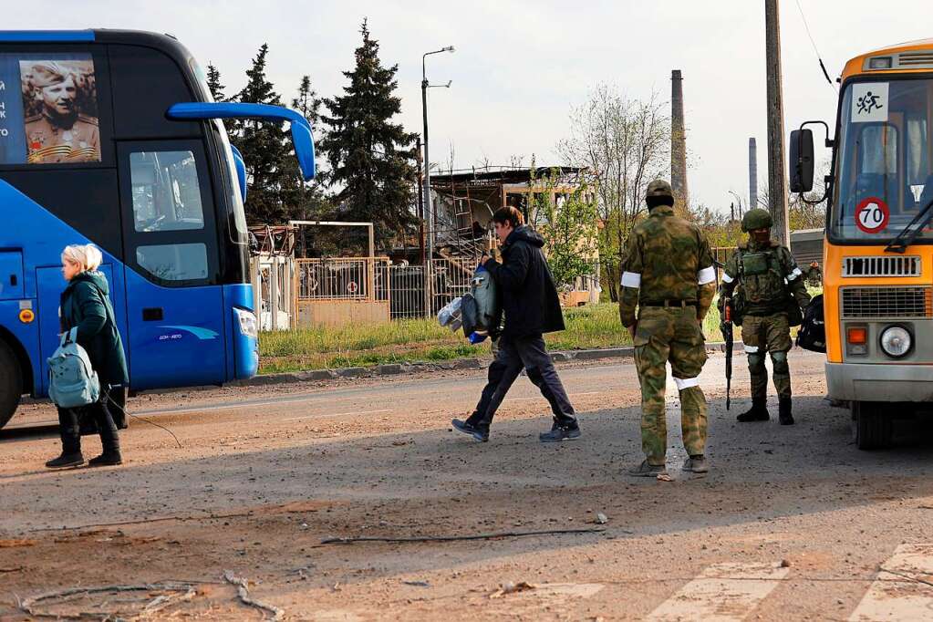 Alle Frauen Und Kinder Aus Stahlwerk In Mariupol Evakuiert - Ausland ...